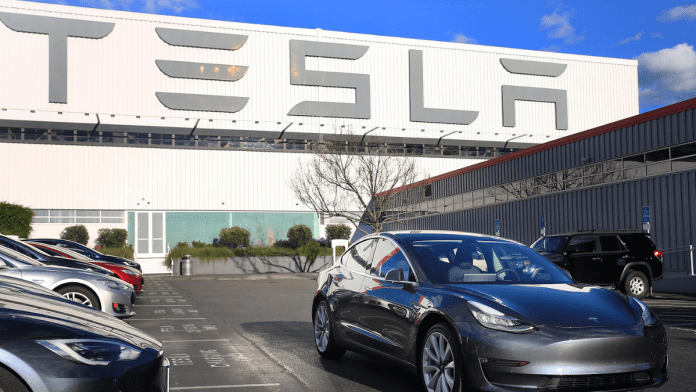 Tragedy or Tech Failure? Jury Probes Tesla's Role in Deadly Wreck