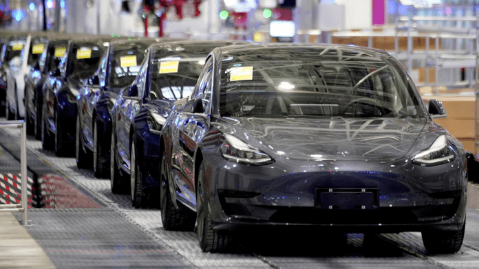 Tesla Climbs in China While Global Deliveries Plunge