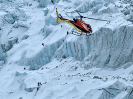 Snowstorm traps nearly 1,000 trekkers on Mount Everest, massive rescue underway